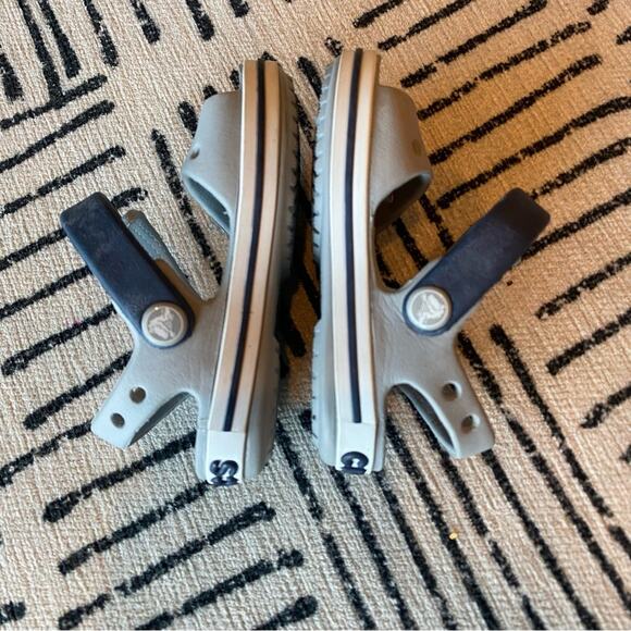 Crocs Kids Gray and Navy Sandals 5C - Picture 7 of 7